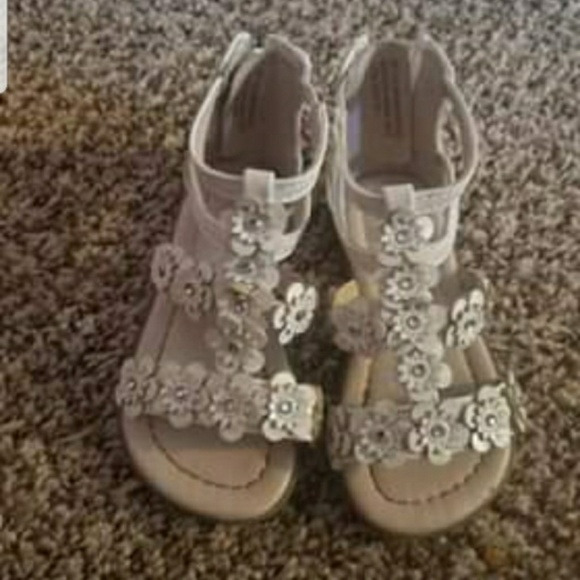 Children's Clothing - Picture 6 of 7